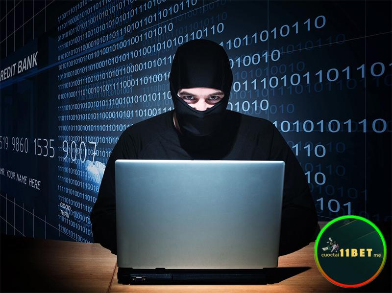 Thuê hacker thao túng